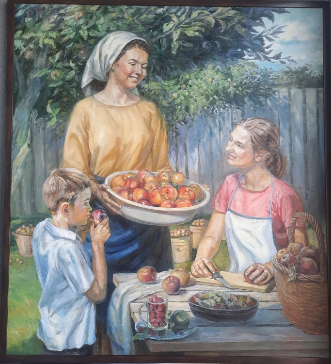 Август